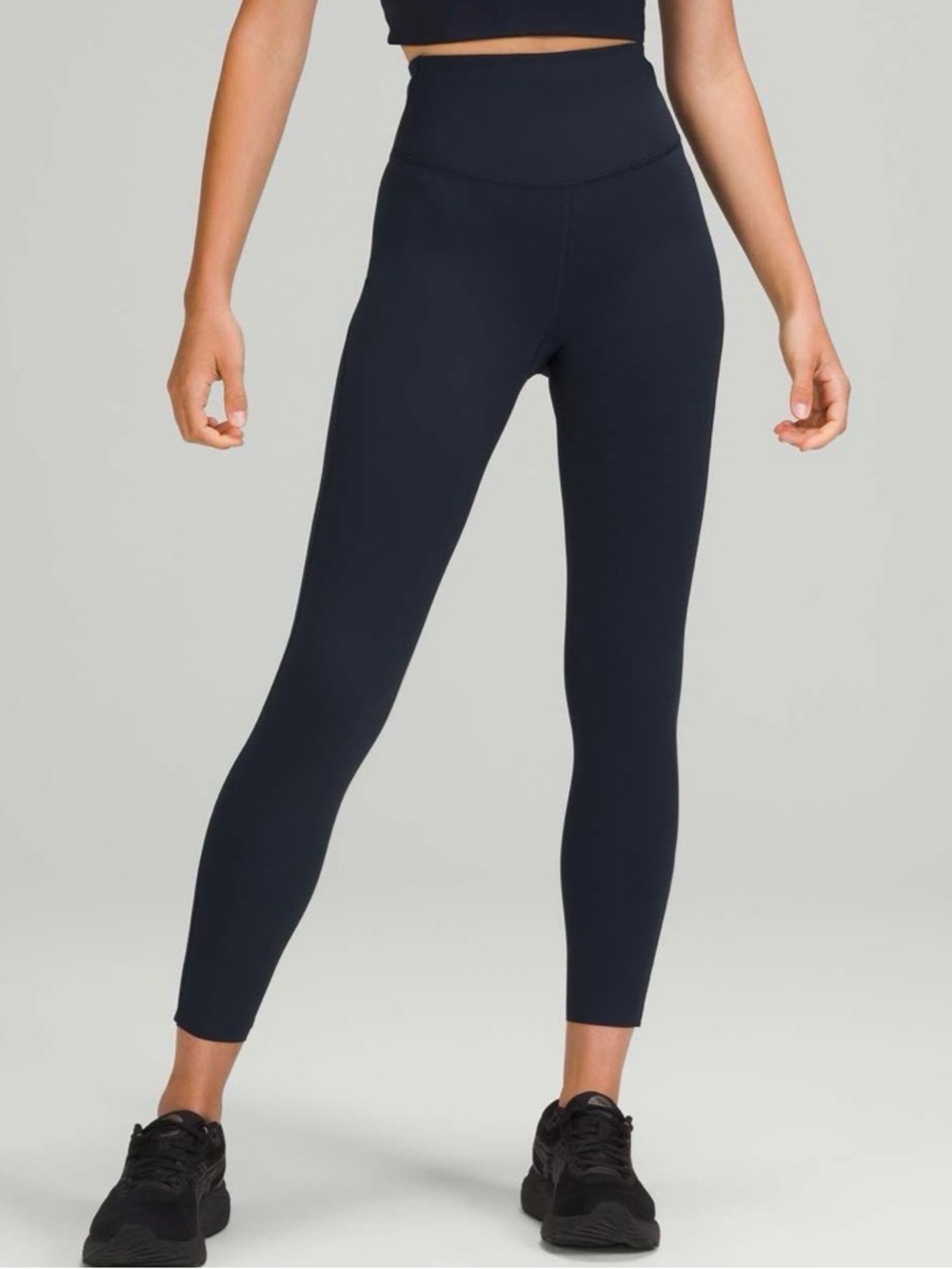 Lululemon sz 4 Base Pace High-Rise Tight 25" True Navy great condition